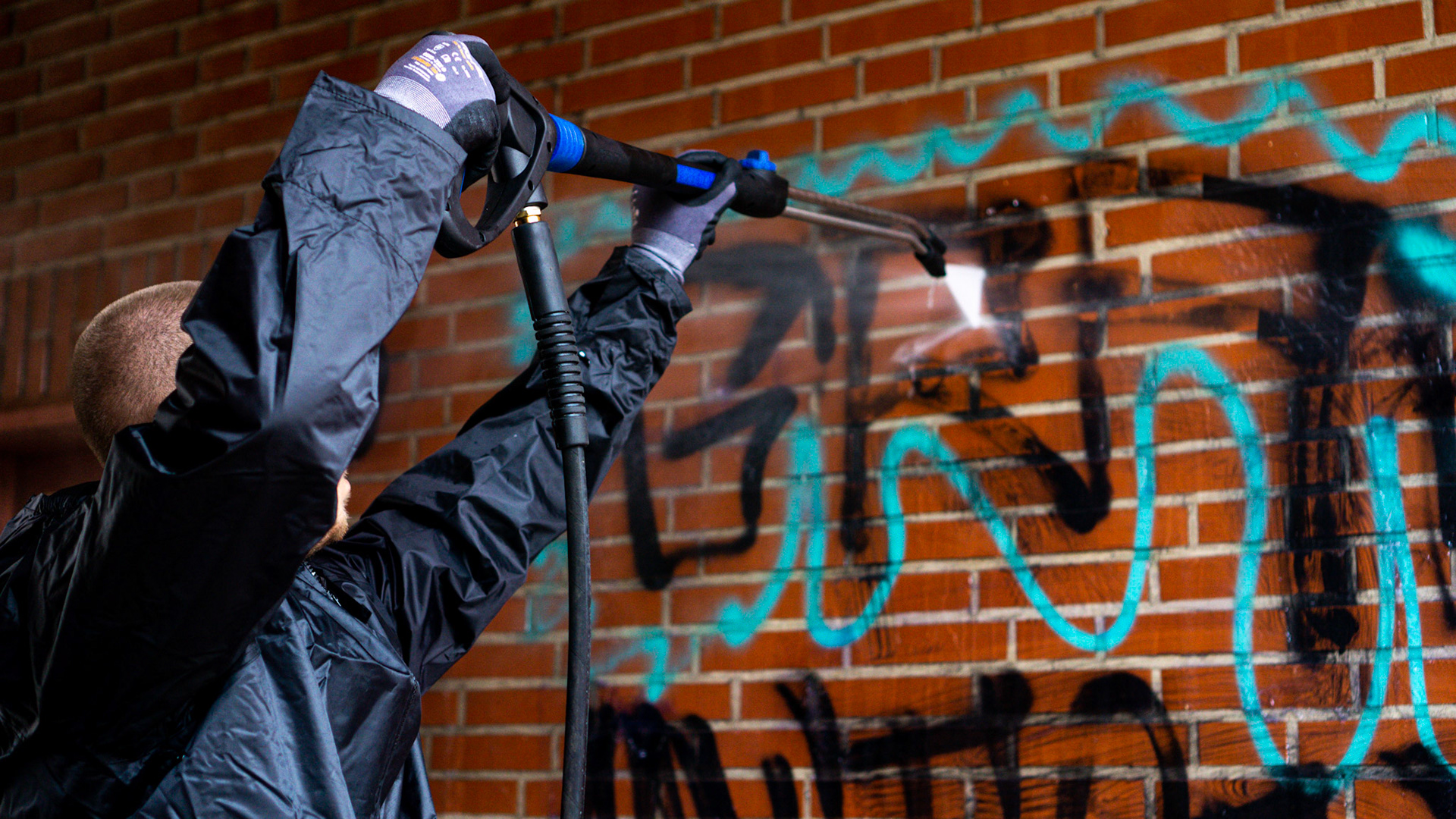 Wir entfernen Graffiti mit Hochdruck und in vielen Fällen sogar rückstandsfrei - und das nicht nur in Lübeck!